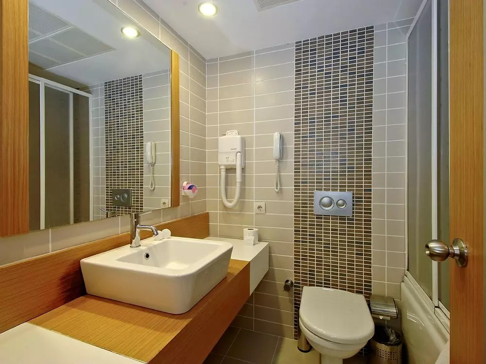 سرویس بهداشتی Ladonia Adakule